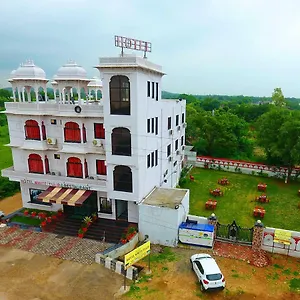 White Tulip-5 Mins From Airport With Swimming Pool Hotel Udaipur